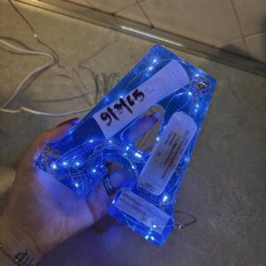 Lettera in resina con luci